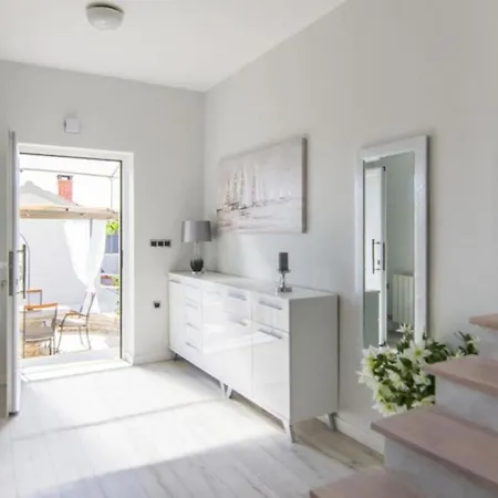 Ana - Zadar By Guide